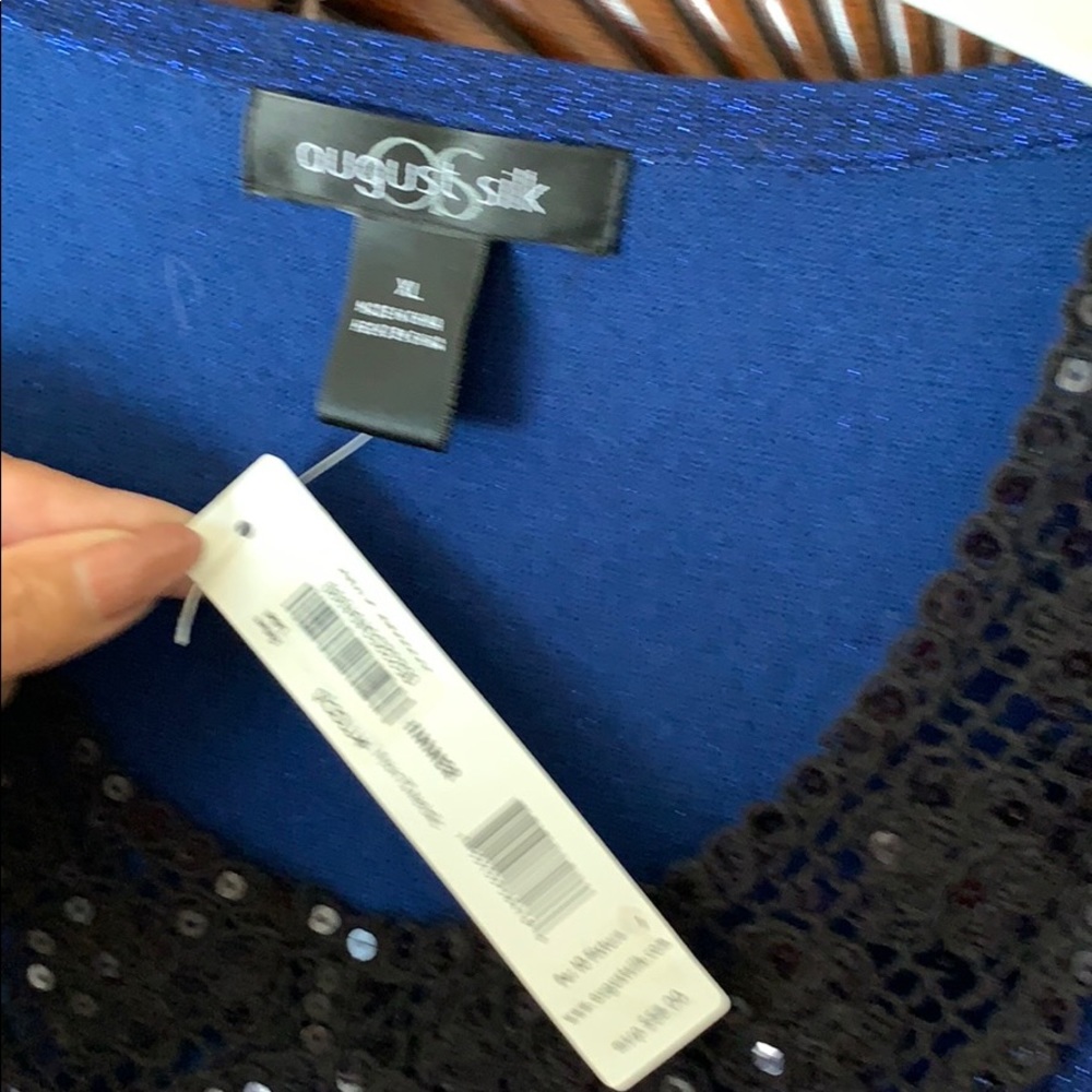 Dressy top.  Gathered sleeve - Picture 3 of 3